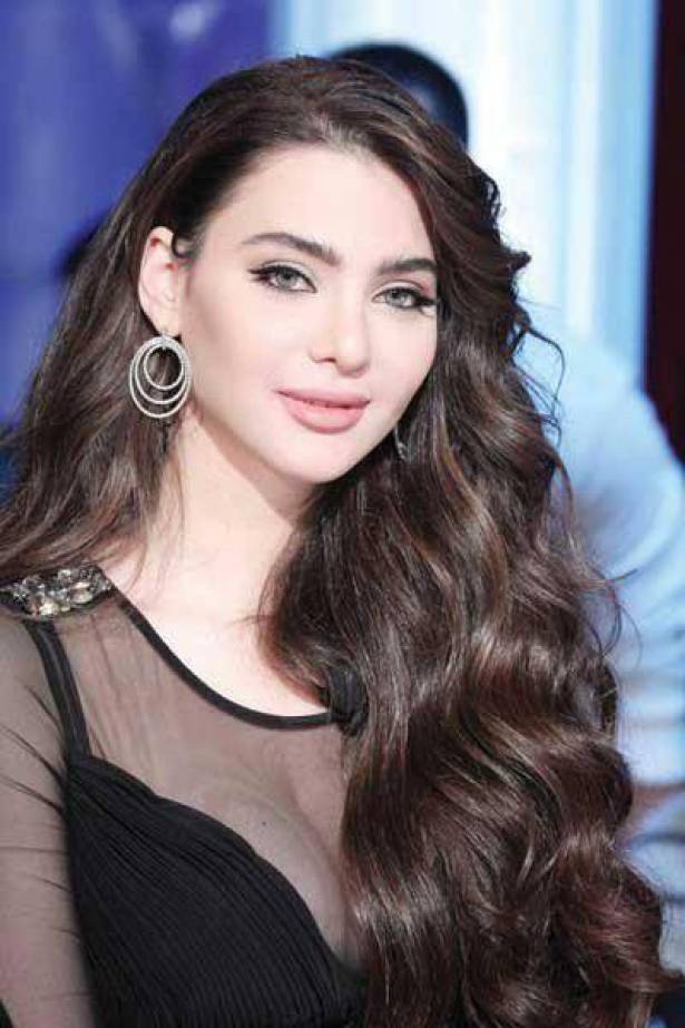 بالفيديو قمر تثير الجدل بمقاطع مصورة في الجو الديار