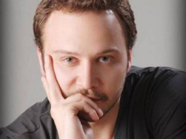 بالصور هذا ابن مكسيم خليل من زوجته الأولى كم فارق العمر بينهما Addiyar